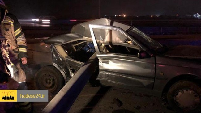 تصادف در کمربندی شرقی شهر ایلام، دو نوجوان را به کام مرگ فرو برد؛ این حادثه در پی برخورد خودروی سواری با گاردریل روی داد.