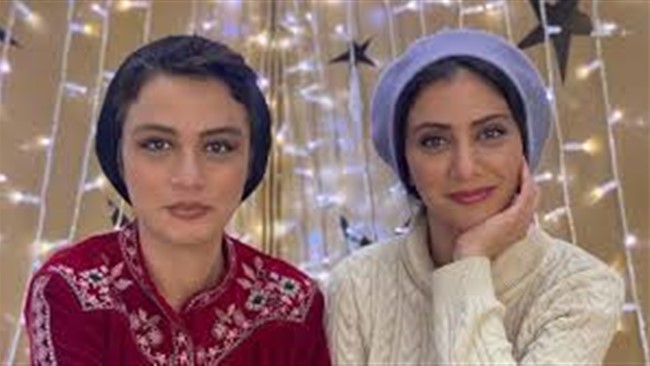 عکسی از مارال و مونا فرجاد دو بازیگر مشهور سینمای ایران را در یک کافه ببینید.