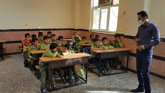 با توجه به اتفاق رخ داده و برخورد فیزیکی دو نفر از اولیای یک دانش آموز با یکی از معلمان در محل مدیریت شهرستان مهران، تشکیل پرونده و حمایت قضایی از معلم در دستور کار قرار گرفت.