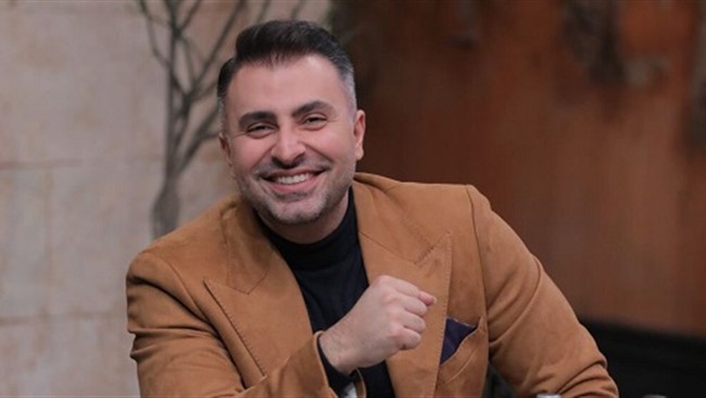 تصویری از جشن تولد علیرضا طلیسچی، خواننده مشهور پاپ در کنسرتش پربازدید شده است.