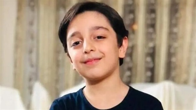 مدیر آموزش و پرورش ناحیه یک شیراز با اظهار تاسف درباره درگذشت دانش‌آموز شیرازی، گفت: بر اساس شواهد اولیه و اظهارات پدر دانش‌آموز، فوت این دانش‌آموز در منزل انجام‌ شده است.