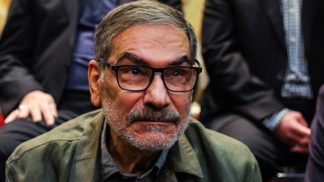 شمخانی، دبیر اسبق شورای عالی امنیت ملی ایران، در واکنش به حواشی ایجادشده درباره ویدئوی جنجالی مراسم عروسی دخترش، گفت: «پاسخم به حواشی اخیر همان محتوای قبل است؛ حرام‌زاده‌ها، من هنوز زنده‌ام»