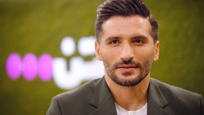 در ۲۴ ساعت اخیر حاشیه بزرگی برای پژمان جمشیدی درست شده که واکنش‌های متفاوتی داشته است.

جواد کاظمیان و محمدرضا خانزاده با انتشار یک استوری، سفت و سخت پشت هم‌بازی خود در پرسپولیس در آمدند.