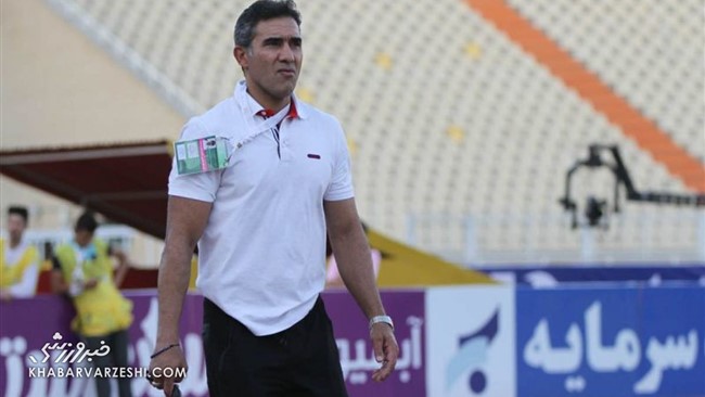 احمدرضا عابدزاده، اسطوره و عقاب آسیا که این روزها در آمریکا به سر می‌برد، با چهره‌ای متفاوت ظاهر شد.

تیم ملی پیشکسوتان فوتبال ایران به آنتالیا سفر کرده و در حاشیه این سفر نادر فریادشیران دروازه بان اسبق تیم های ملی که سابقه کار به عنوان مربی دروازه بانی تیم ملی را دارد و در تیم ملی و سایپا مربی احمدرضا عابدزاده بوده، به اتفاق ناصر وثوق، دروازه بان سابق تیم ملی جوانان ایران با عابدزاده تماس تصویری گرفته است.