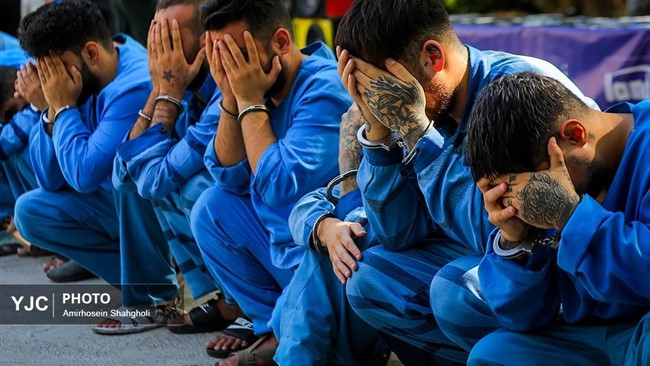 رییس پلیس آگاهی تهران بزرگ گفت: در ۲۴ ساعت گذشته ۷۰ سارق و زورگیر دستگیر شده و از آنها ۳۵۰ تلفن همراه سرقتی کشف شد.