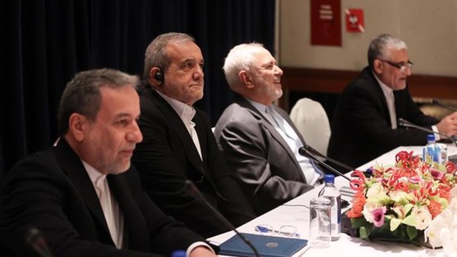 سید عباس عراقچی پس از مراسم اختتامیه دومین اجلاس منطقه‌ای دیپلماسی استانی به حرم مطهر امام رضا (ع) مشرف شد.