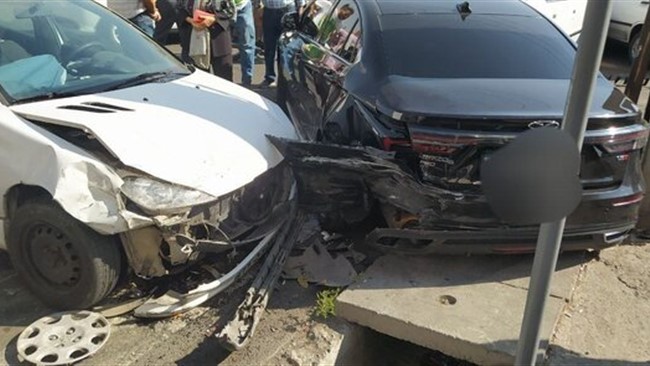 رئیس اداره تصادفات پلیس راهور پایتخت از برخورد خاور با ۱۵ خودرو در بلوار سیمون بولیوار خبر داد.