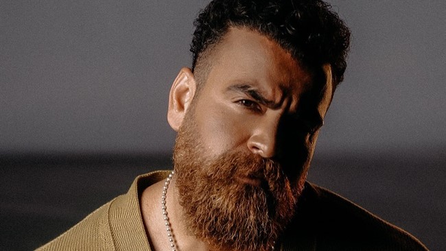 معین زد خواننده ایرانی اینستاگرام خود را با تصاویری جدید از خودش به روز کرد.