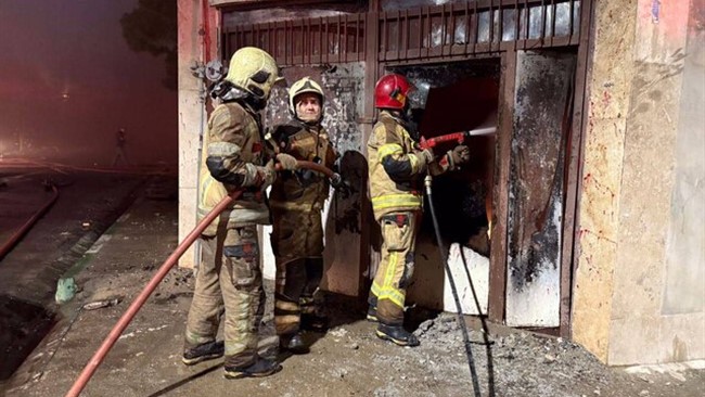 سخنگوی اورژانس استان تهران از وقوع آتش‌سوزی در یک منزل مسکونی در شهرستان ورامین و مصدومیت ۱۰ نفر از ساکنان بر اثر دودگرفتگی خبر داد.