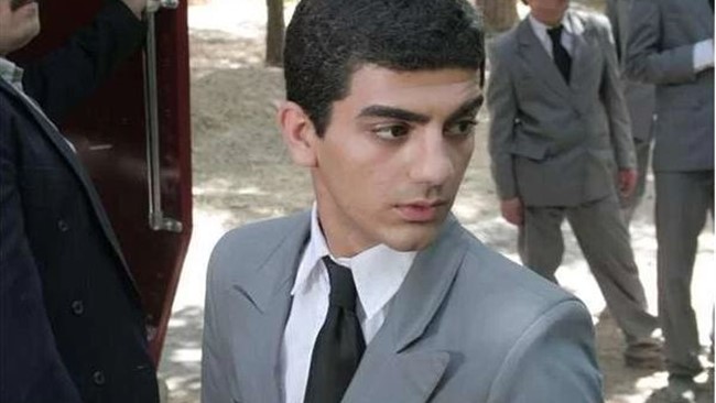 تصویری منتشر شده از کاوه آهنگر، بازیگر نقش نوجوانی دکتر محمد قریب را، ۱۸ سال بعد از پخش این سریال مشاهده می‌کنید.