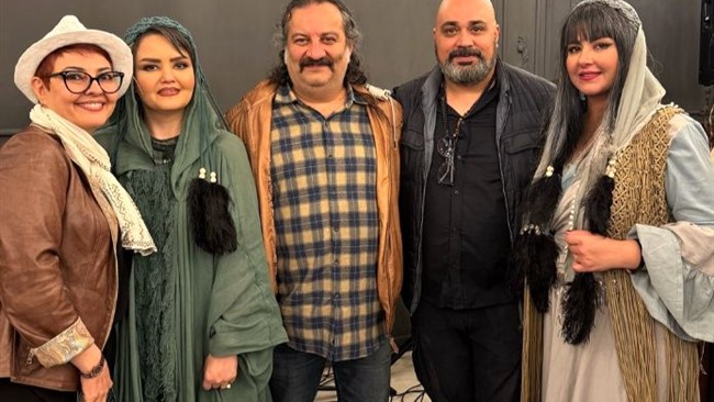 آناهیتا همتی، بازیگر نقش «نرگس» در سریال خاطره‌انگیز «خانه به دوش»، پس از ۲۰ سال با چهره‌ای متفاوت در ۵۱ سالگی همچنان در مرکز توجه مخاطبان قرار دارد.