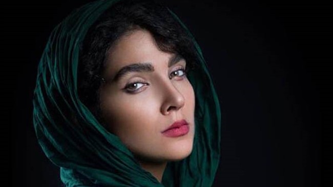 سارا رسول زاده بازیگر سریال نجلا با استایل جدیدش خودنمایی کرد.

نجلا، یک مجموعه  تلویزیونی ایرانی به کارگردانی خیرالله تقیانی پور، تهیه‌کنندگی سعید سعدی و نویسندگی مهدی حمزه در آبادان، خرمشهر، شادگان و تهران، ساخته شده‌ است.