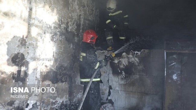 سخنگوی سازمان آتش‌نشانی تهران از وقوع آتش‌سوزی در یک ساختمان هفت‌طبقه در حال ساخت در غرب تهران خبر داد و گفت: در این حادثه دو کارگر اتباع خارجی هنگام تلاش برای نجات، خود را به پشت‌بام ساختمان مجاور پرتاب کردند که یک نفر جان خود را از دست داد.