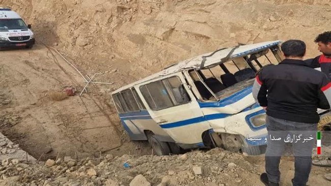 سخنگوی سازمان اورژانس استان تهران از مصدومیت ۶ نفر در پی واژگونی یک مینی بوس خبر داد.