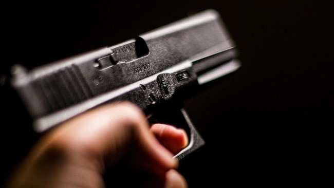 دادستان دادسرای عمومی و انقلاب شهرستان خواف گفت:در پی گزارش درگیری منجر به قتل در خیابان خواجه‌یار شهر خواف، پلیس آگاهی در عملیاتی ضربتی متهم را شناسایی و در کمتر از 48 ساعت دستگیر کردند.