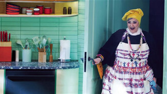 تصویری از نعیمه نظام‌دوست، روشنک عجمیان و نگین صدق گویا در یک مهمانی را ببینید.