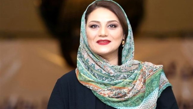 تصویری از شبنم مقدمی و مونا فرجاد در پشت صحنه یک تئاتر منتشر شد.