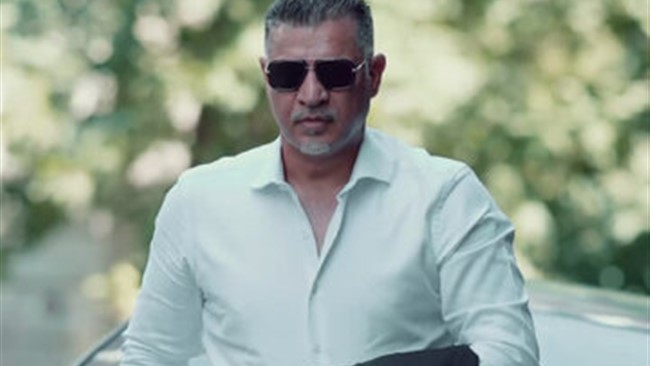 علی دایی و تام هاردی، دو چهره‌ی شناخته‌شده در دنیای فوتبال و سینما، حالا در دوران میانسالی‌شان شباهت‌هایی جالب با یکدیگر پیدا کرده‌اند

برخی از کاربران به شوخی نوشته‌اند که «هرگز فکر نمی‌کردیم علی دایی و تام هاردی یک روز شبیه هم شوند!»