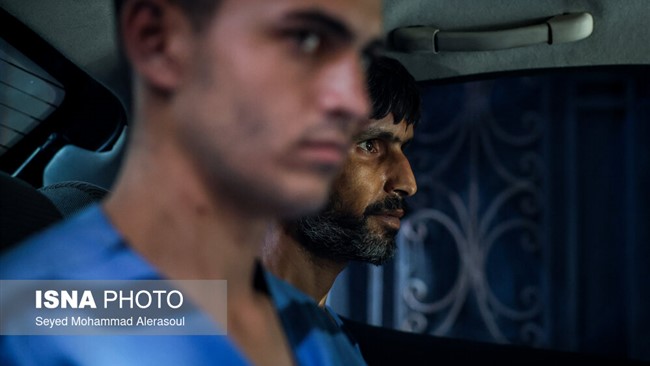 پنجشنبه هفته گذشته ۲۲ آبان، در منطقه‌ طبرسی شمالی مشهد حادثه‌ای رخ داد که در آن دو کودک ۱۱ ساله و یک کودک ۱۰ ساله، هدف زورگیری به دلیل سرقت گوشی قرار گرفتند. موضوع جالب این است که این حادثه با وجود دوربین‌های مداربسته اتفاق افتاده ، فرد مهاجم بدون توجه به این دوربین‌ها چنین جرمی را مرتکب شده است.  
با اعلام بازپرس سجادی ،بازپرس دادسرای ویژه ناحیه دو و با مجوز دادستان مرکز استان تصاویر چهره متهمان برای شناسایی آنها توسط سایر مالباختگان منتشر شده است.