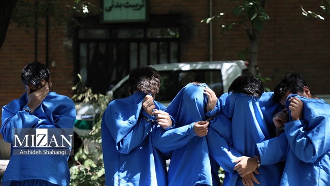 رئیس پایگاه یازدهم پلیس آگاهی تهران بزرگ از انهدام باند شش نفره سارقان به عنف که با استفاده از سه دستگاه موتورسیکلت اقدام به زورگیری و قاپ‌زنی از شهروندان در مناطق مختلف پایتخت می‌کردند، خبر داد.