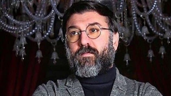 تصویری کمتر دیده شده از مرحوم علی انصاریان را در کنار لیلا اوتادی در یک مراسم و در سال ۹۳ مشاهده خواهید کرد.