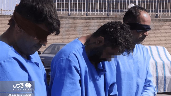 رئیس پلیس آگاهی تهران بزرگ از شناسایی و دستگیری سارقان خشن خبر داد که در تهران بیش از ده‌ها فقره سرقت به عنف و قاپ‌زنی انجام داده بودند.