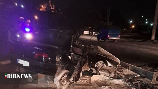 جانشین پلیس راهنمایی و رانندگی استان لرستان گفت: بر اثر برخورد خودروی پژو ۴۰۵ با تیر چراغ برق در خیابان دانشجو، خرم آباد، راننده و سرنشین خودرو جان خود را از دست دادند.