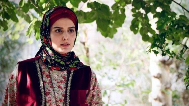 استایل غزاله اکرمی، دختر مشهور سریال سوجان در یک مراسم اکران مورد توجه قرار گرفت.