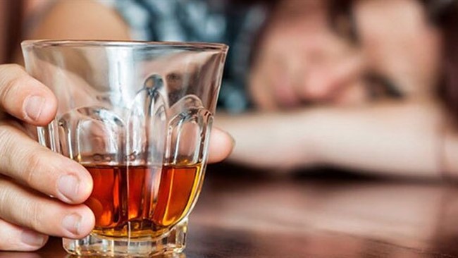 مصرف مشروبات الکلی مسموم در ایرانشهر 4نفر را به کام مرگ کشاند و موجب مسمومیت 5نفر دیگر شد.