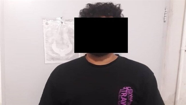 مرد جوان که به اتهام سرقت مسلحانه گوشی تلفن همراه پای میز محاکمه ایستاده بود، در حالی منکر اتهامش شد که مدعی است شاکی در حال فیلمبرداری پنهانی از همسر وی بوده است.