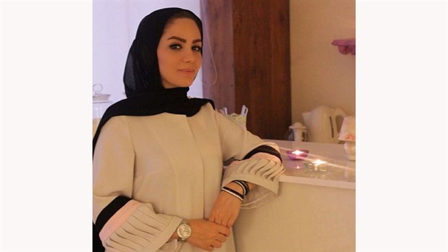 مبینا نصیری، مجری صداوسیما، به‌تازگی تصویری در کنار خواهرش باکپشن «خواهرانه» منتشر کرده است؛ خواهری که بی‌شباهت به او نیست .