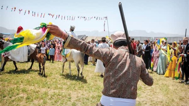 فرمانده انتظامی کوهدشت از وقوع یک فقره قتل در مراسم عروسی به دلیل تیراندازی های غیرمتعارف با سلاح جنگی خبر داد و گفت: قاتل در کمتر از یک ساعت در یکی از مناطق روستایی این شهرستان دستگیر شد.