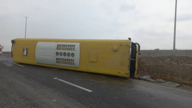 رئیس پلیس راه راهور فراجا با اشاره به وقوع یک سانحه رانندگی مرگبار در محور آزادراهی نطنز خبر داد و گفت: بر اساس گزارش‌های اولیه، این اتوبوس پس از برخورد با گاردریل‌های میانی آزادراه، وارد لاین مخالف (شمال به جنوب) شده و با یک دستگاه سواری پژو تاکسی برخورد کرده است.