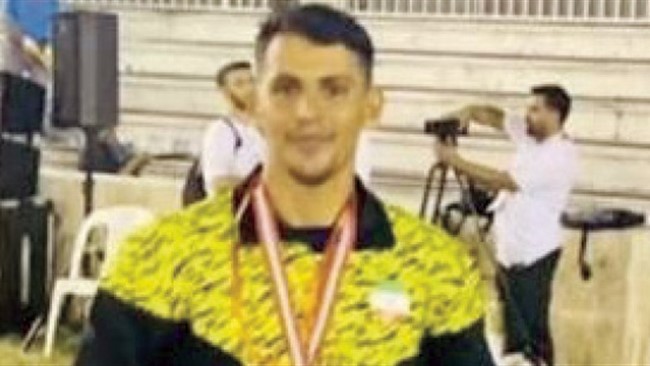 نوجوان ۱۷ ساله ای که در جریان نزاع فامیلی و خانوادگی ، قهرمان کشور و جهانی کشتی سنتی (چوخه) را با ضربات هولناک قمه در محوطه بیمارستان موسی بن جعفر(ع)قوچان به قتل رسانده بود، راز این جنایت تکان دهنده را در حضور مقام قضایی و کارآگاهان پلیس آگاهی فاش کرد.