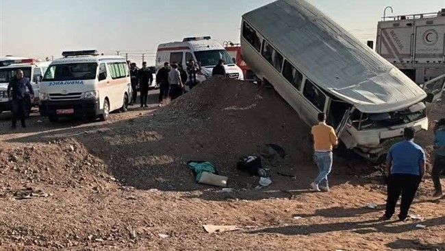 سخنگوی دانشگاه علوم پزشکی سمنان گفت: در پی انحراف مینی‌بوس حامل دانش‌آموزان در مسیر ایوانکی به علی‌آباد، 12 نفر مصدوم شدند که حال عمومی همه آن‌ها پایدار است و مورد بدحال گزارش نشده است.