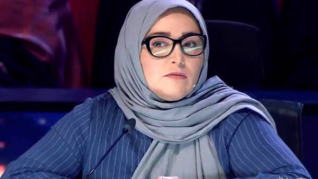 سلفی ژاله صامتی در شب یلدا با لباسی به رنگ‌های سبز و قرمز که حال و هوای یلدایی داشت باعث جلب توجه کاربران در فضای مجازی شد.