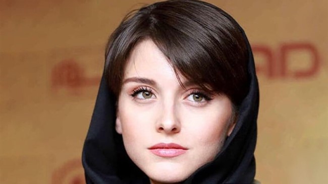 فاطمه مسعودی‌فر، بازیگر خوش‌چهره سریال زخم کاری در جشن حافظ با استایلی گرم، هوشمندانه و کاملاً متناسب با حال‌وهوای زمستانی ظاهر شد، استایلی که در عین سادگی بسیار شیک و فکرشده بود.