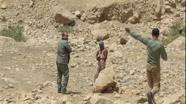 فرمانده یگان حفاظت محیط زیست فارس گفت: در درگیری مسلحانه میان شکارچیان متخلف و محیط‌بانان در پارک ملی بمو دو محطی بان زخمی شدند.