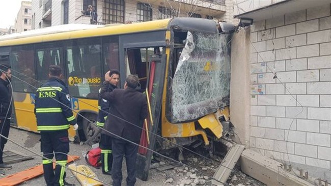 سخنگوی سازمان اورژانس استان تهران از برخورد یک دستگاه اتوبوس با دیوار در بزرگراه ستاری خبر داد.