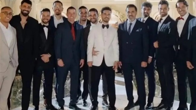 امید عالیشاه، کاپیتان ۳۳ ساله تیم پرسپولیس، که از مدتی قبل دوستان و نزدیکان خود را برای برگزاری مراسم ازدواجش دعوت کرده بود، دیشب و همزمان با پایان نیم‌فصل نخست لیگ برتر، به جمع متأهلین فوتبال ایران پیوست تا فصل جدیدی از زندگی شخصی خود را در کنار ادامه رقابت‌های حرفه‌ای‌اش آغاز کند