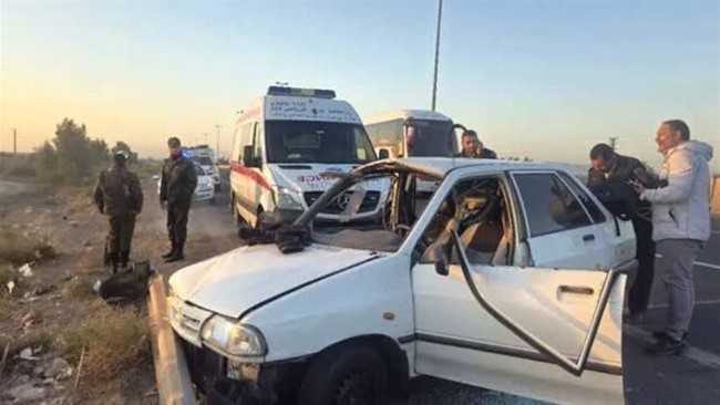 معاون امدادونجات هلال‌احمر استان سمنان از مصدوم شدن پنج نفر در تصادف پراید و آمبولانس در جاده میامی به ری‌آباد در شرق این استان خبر داد.