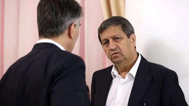 سکان بانک مرکزی به عبدالناصر همتی سپرده می شد؛ تغییری مهم در رأس سیاست پولی کشور، آن هم در شرایطی که بازار ارز همچنان ملتهب است.