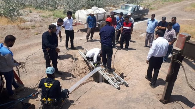 مردی که برای تعویض کابل به درون چاه یک باغ در روستای ماریان مشهد رفته بود،به دلیل سقوط به عمق چاه ۱۳۰ متری، جان سپرد.