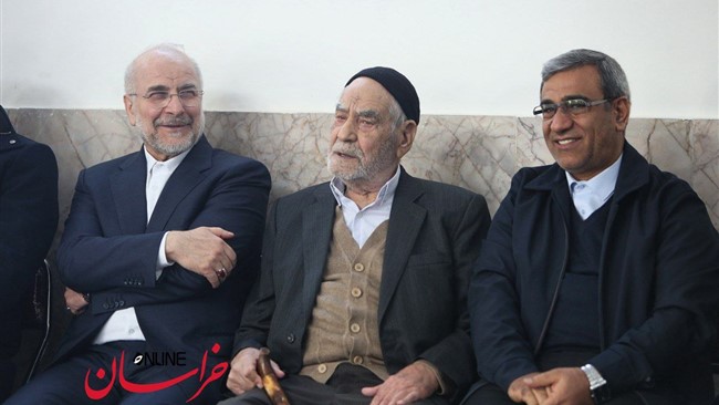 خراسان آنلاین، عکسی متفاوت از حضور پدر محمدباقر قالیباف در مراسم افتتاح «خانه کشتی طرقبه» در شهرستان طرقبه‌ شاندیز منتشر کرد.