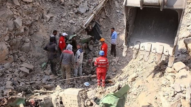 سخنگوی سازمان آتش نشانی و خدمات ایمنی شهر تهران از کشته و مصدوم شدن ۳ نفر در ریزش یک ساختمان مسکونی در قیام‌دشت خبر داد.