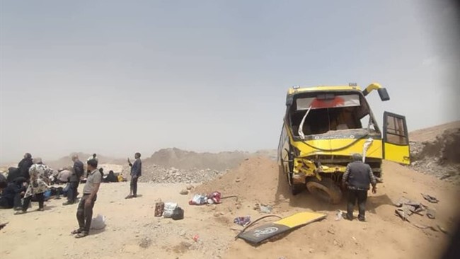 مدیرکل مدیریت بحران استان یزد گفت: انحراف و خروج یک دستگاه اتوبوس مسیر مشهد _ شیراز از جاده در شهرستان تفت ۱۹ زخمی برجا گذاشت.