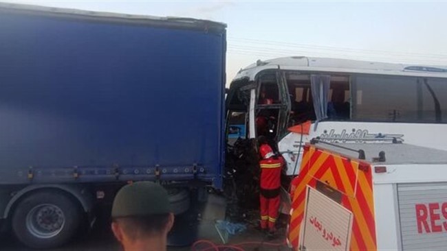 رئیس پلیس راه استان سمنان از یک فوتی و ۲۶ مصدوم در سانحه جاده‌ای اتوبوس تهران - شاهرود خبر داد.