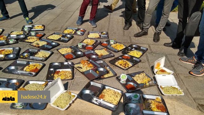 اخیراً اخباری مبنی بر مسمومیت تعدادی از دانشجویان دانشگاه علوم پزشکی زاهدان در فضای مجازی منتشر شده و در ادامه نیز فیلمی تحت عنوان «اعتراض دانشجویان علوم پزشکی زاهدان» در این بستر و به ویژه رسانه‌های معاند منتشر شد که نشان می‌دهد دانشجویان ظروف غذای تحویل گرفته شده از سلف سرویس دانشگاه را به نشانه اعتراض به صورت قطاری روی زمین محوطه دانشگاه چیده‌اند.