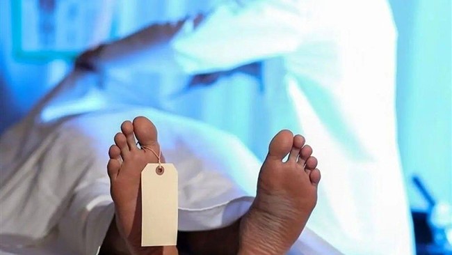 جوان ۲۸ ساله ای پس از آن که همسرش را با ضربات متعدد چاقو در مشهد به قتل رساند، شاهرگ دست خود را نیز به قصد خودکشی برید!