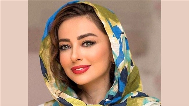 نفیسه روشن، بازیگر سینما و تلویزیون، شب گذشته (مورخه ۲۰ خرداد) چندین استوری جنجالی در صفحه شخصی اینستاگرام خود منتشر کرد که به شدت مورد توجه کاربران فضای مجازی قرار گرفت. نفیسه روشن که بیشتر این ویدیو‌ها را داخل ماشین و تعدادی دیگر را در خانه ضبط و منتشر کرده، با خشم و عصبانیت شدید از درگیری خود با یک فرد ناشناس در اتوبان چمران صحبت می‌کند.